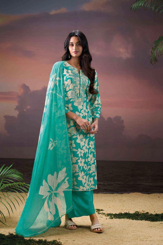 Perfect blend of warmth, grace & sophistication 💫🕊️🌹