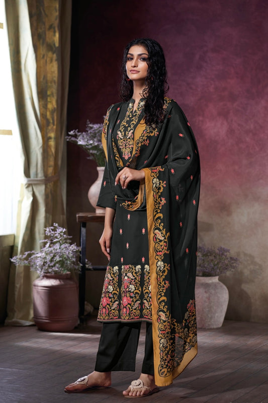 Light-catching silk kurtis designed to add just the right touch of luxury to your everyday.